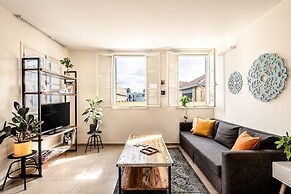 Pink & Blondie ApartHotel - by Loginn