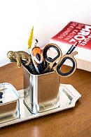 Pink & Blondie ApartHotel - by Loginn