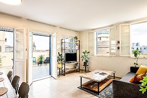 Pink & Blondie ApartHotel - by Loginn