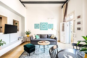 Pink & Blondie ApartHotel - by Loginn