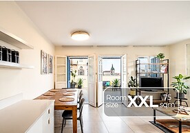 Pink & Blondie ApartHotel - by Loginn