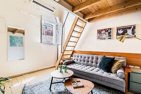 Pink & Blondie ApartHotel - by Loginn