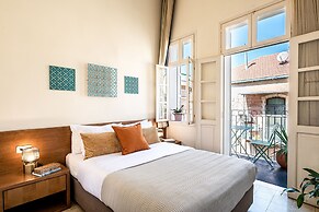 Pink & Blondie ApartHotel - by Loginn