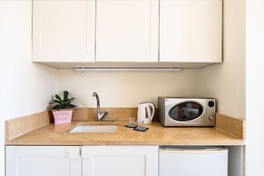 Pink & Blondie ApartHotel - by Loginn