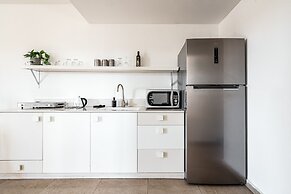 Pink & Blondie ApartHotel - by Loginn