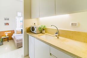 Pink & Blondie ApartHotel - by Loginn