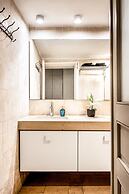 Pink & Blondie ApartHotel - by Loginn