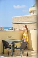 Pink & Blondie ApartHotel - by Loginn