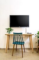 Pink & Blondie ApartHotel - by Loginn