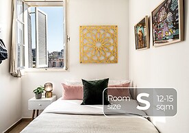 Pink & Blondie ApartHotel - by Loginn