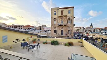 Pink & Blondie ApartHotel - by Loginn