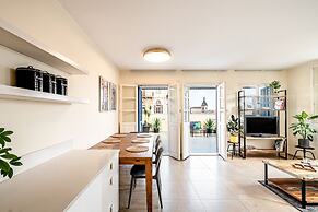 Pink & Blondie ApartHotel - by Loginn