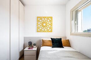 Pink & Blondie ApartHotel - by Loginn