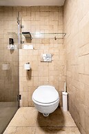 Pink & Blondie ApartHotel - by Loginn