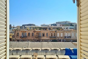 Pink & Blondie ApartHotel - by Loginn