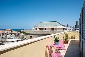 Pink & Blondie ApartHotel - by Loginn