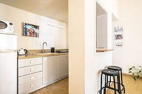 Pink & Blondie ApartHotel - by Loginn