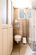 Pink & Blondie ApartHotel - by Loginn