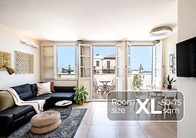 Pink & Blondie ApartHotel - by Loginn