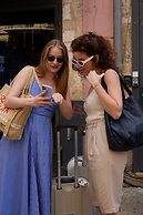 Pink & Blondie ApartHotel - by Loginn