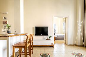 Pink & Blondie ApartHotel - by Loginn