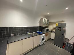 Remarkable 2-bed Apartment in Accra