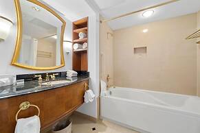 CozySuites Showboat | Bold Ocean Front Villa