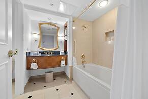 CozySuites at Showboat Bold Beachfront Condo