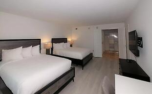 Cozysuites at Showboat Bold 2BR 3BA Beachfront Retreat