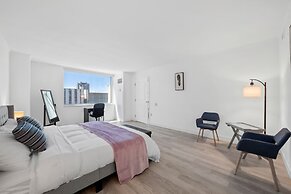 Cozysuites at Showboat Bold 2BR 3BA Beachfront Retreat