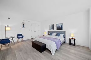 Cozysuites at Showboat Bold 2BR 3BA Beachfront Retreat