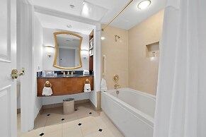 Huge Beachfront Condo CozySuites at Showboat