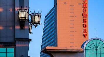 2BR 3BA Beachfront Condo CozySuites at Showboat