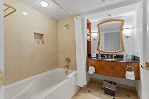 Boardwalk 2BR 3BA Condo Cozysuites at Showboat