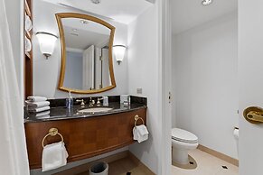 Boardwalk 2BR 3BA Condo Cozysuites at Showboat