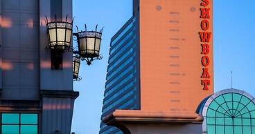 Boardwalk 2BR 3BA Condo by CozySuites