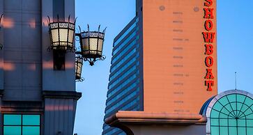 Modern 2BR 3BA Condo on the Boardwalk by Cozysuites