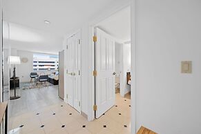 Cozysuites TWO Bold Beachfront Condos