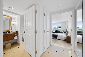 Cozysuites TWO Bold Beachfront Condos