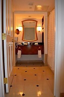 Cozysuites TWO Modern Condos on the Boardwalk