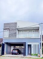 Villa Mangli Monochrome Syariah by eCommerceloka
