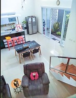 Villa Mangli Monochrome Syariah by eCommerceloka