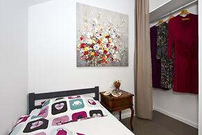 Luxury apt With Roofed Patio Near Beach & Center