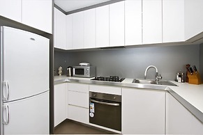 Luxury apt With Roofed Patio Near Beach & Center