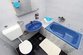 Comfort Apt.w.balcony Near Beach,marjan and Center