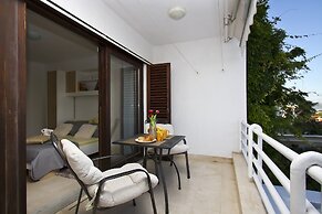 Comfort Apt.w.balcony Near Beach,marjan and Center