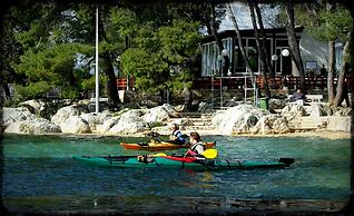 Comfort Apt.w.balcony Near Beach,marjan and Center