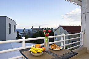 Comfort Apt.w.balcony Near Beach,marjan and Center