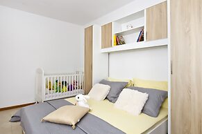 Comfort Apt.w.balcony Near Beach,marjan and Center