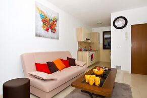 Comfort Apt.w.balcony Near Beach,marjan and Center